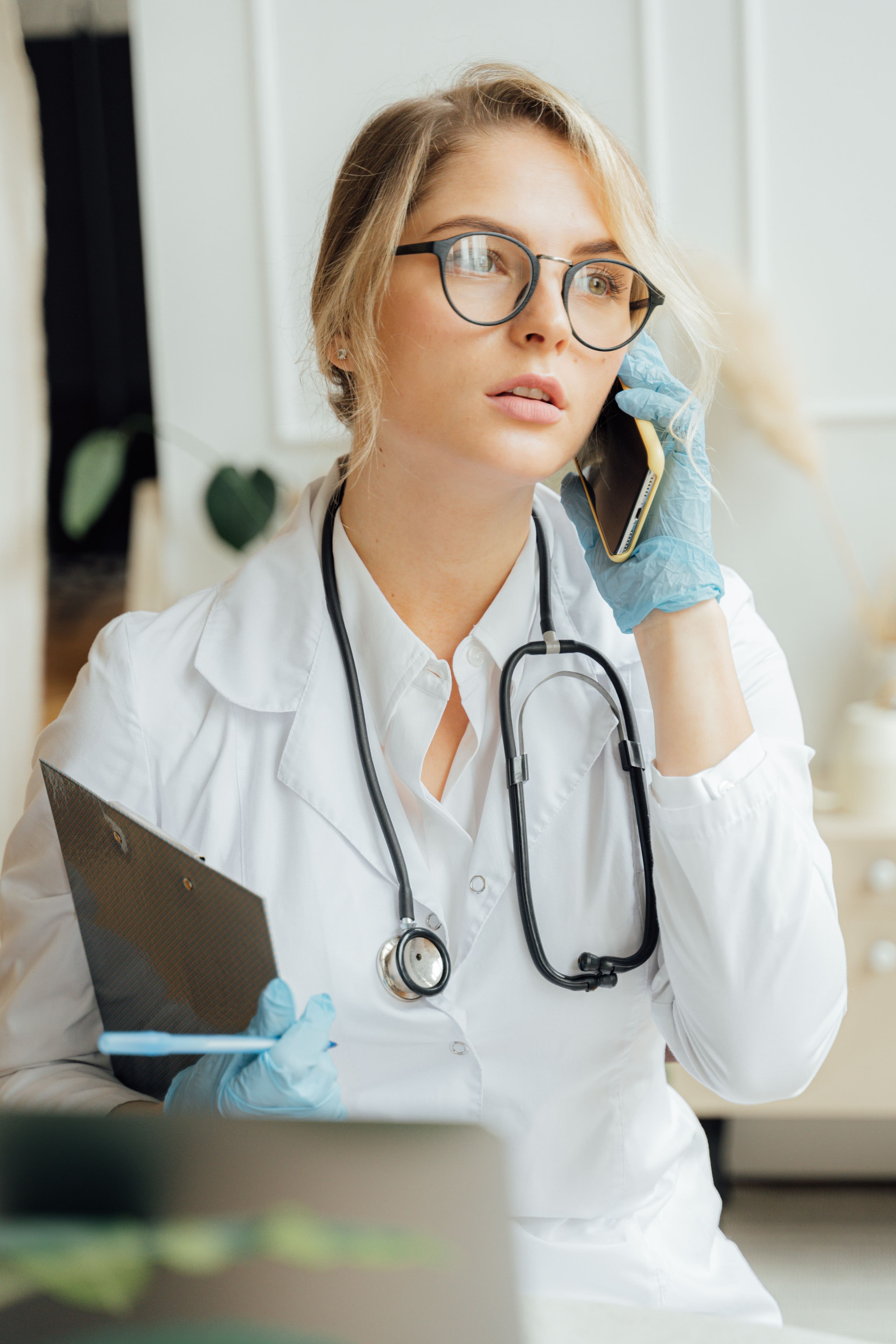 Nurse speaking with a patient on the phone